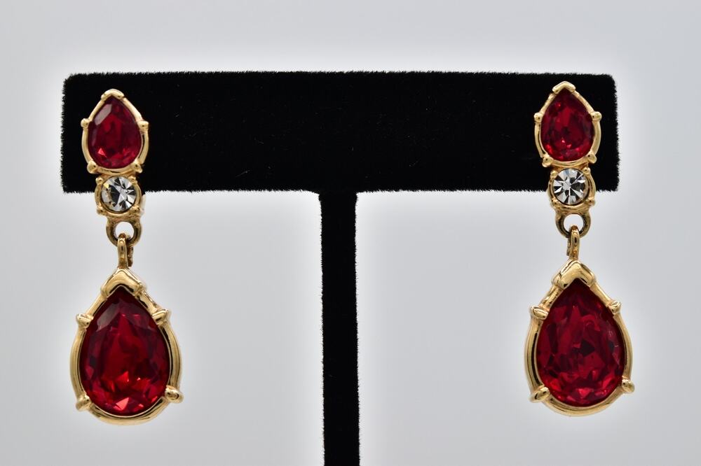 Swarovski Vintage Red Crystal Teardrop Dangle Earrings Gold Swan Signed BinAZ